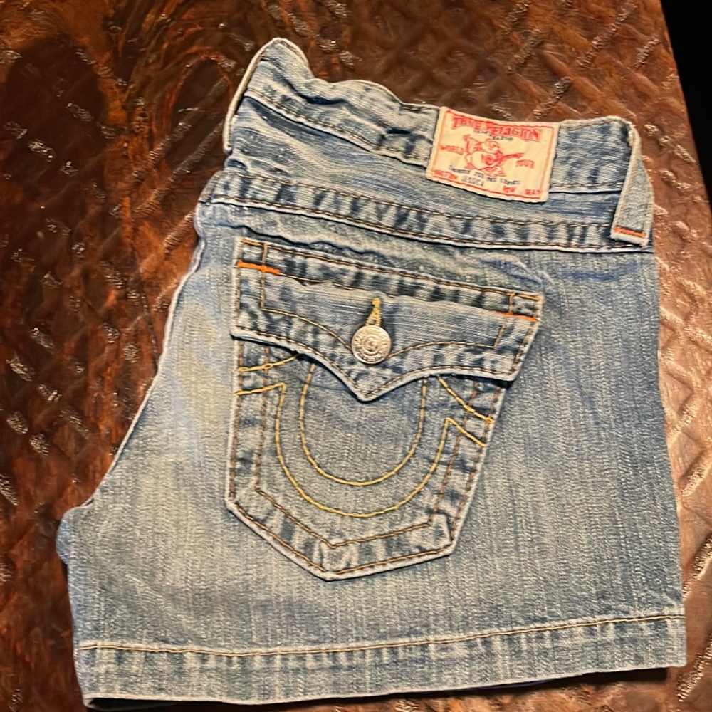 Used True Religion “Jessica” Shorts. Size 32